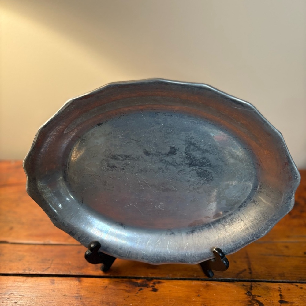 Vintage Wilton Co oval pewter platter 12” scalloped edges - Picture 3 of 10